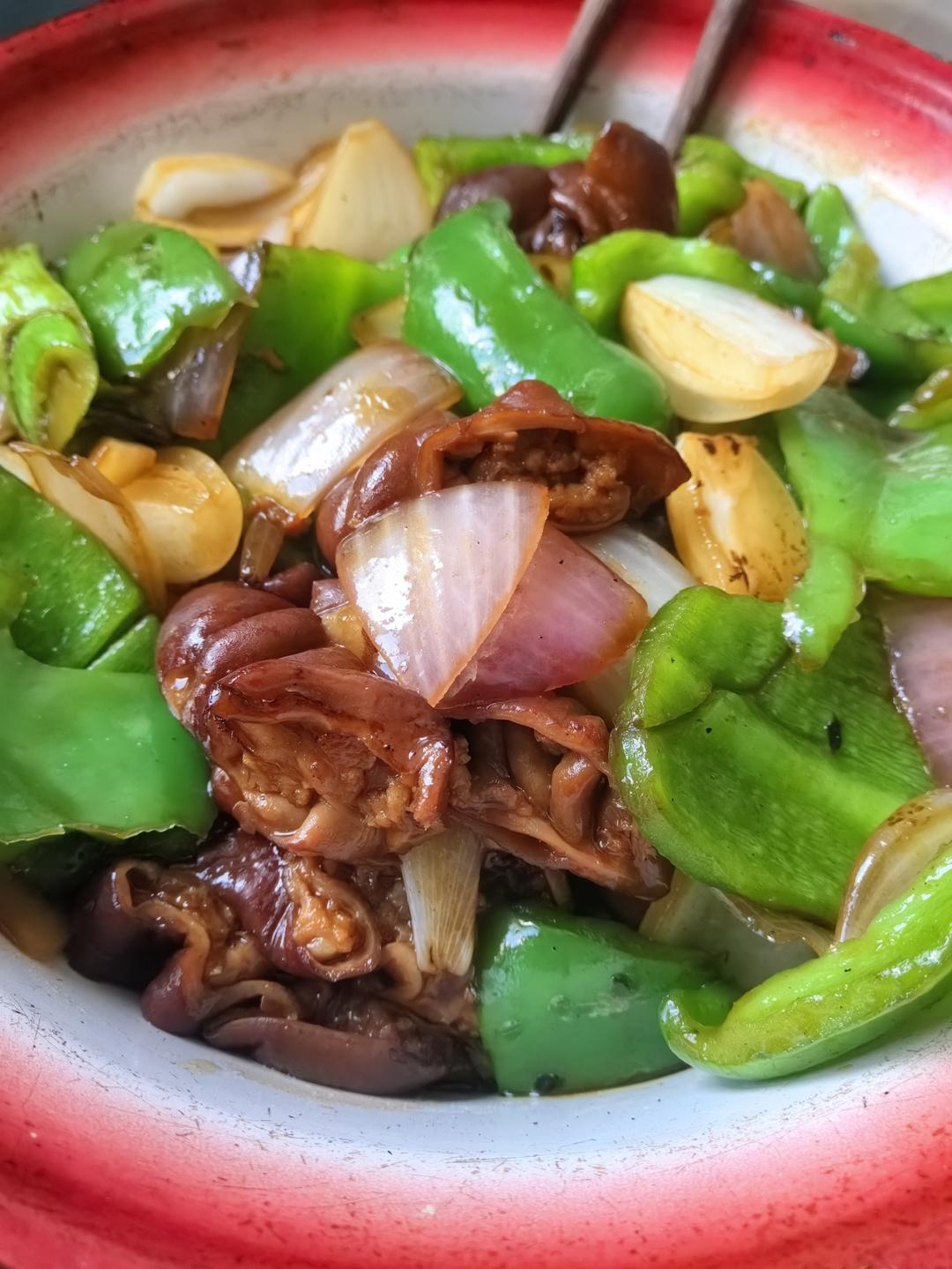 家常青椒炒肥肠