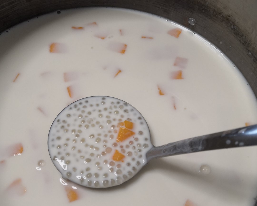 牛奶芒果西米露的做法