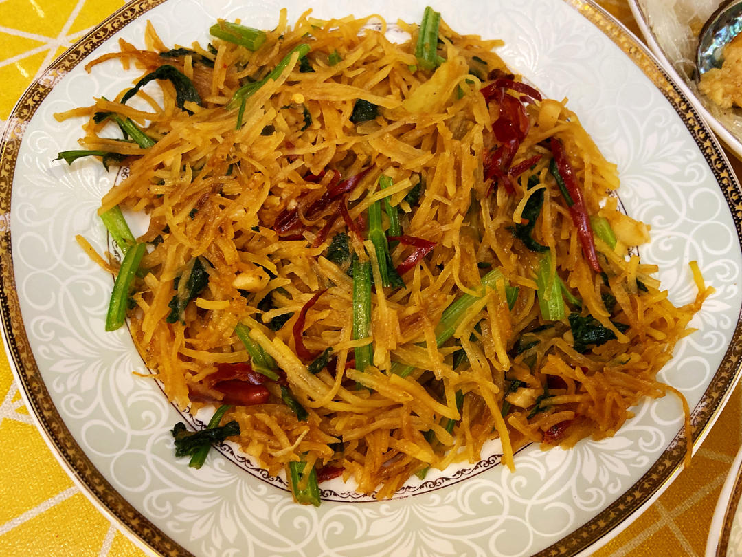 蒜味香芹土豆丝