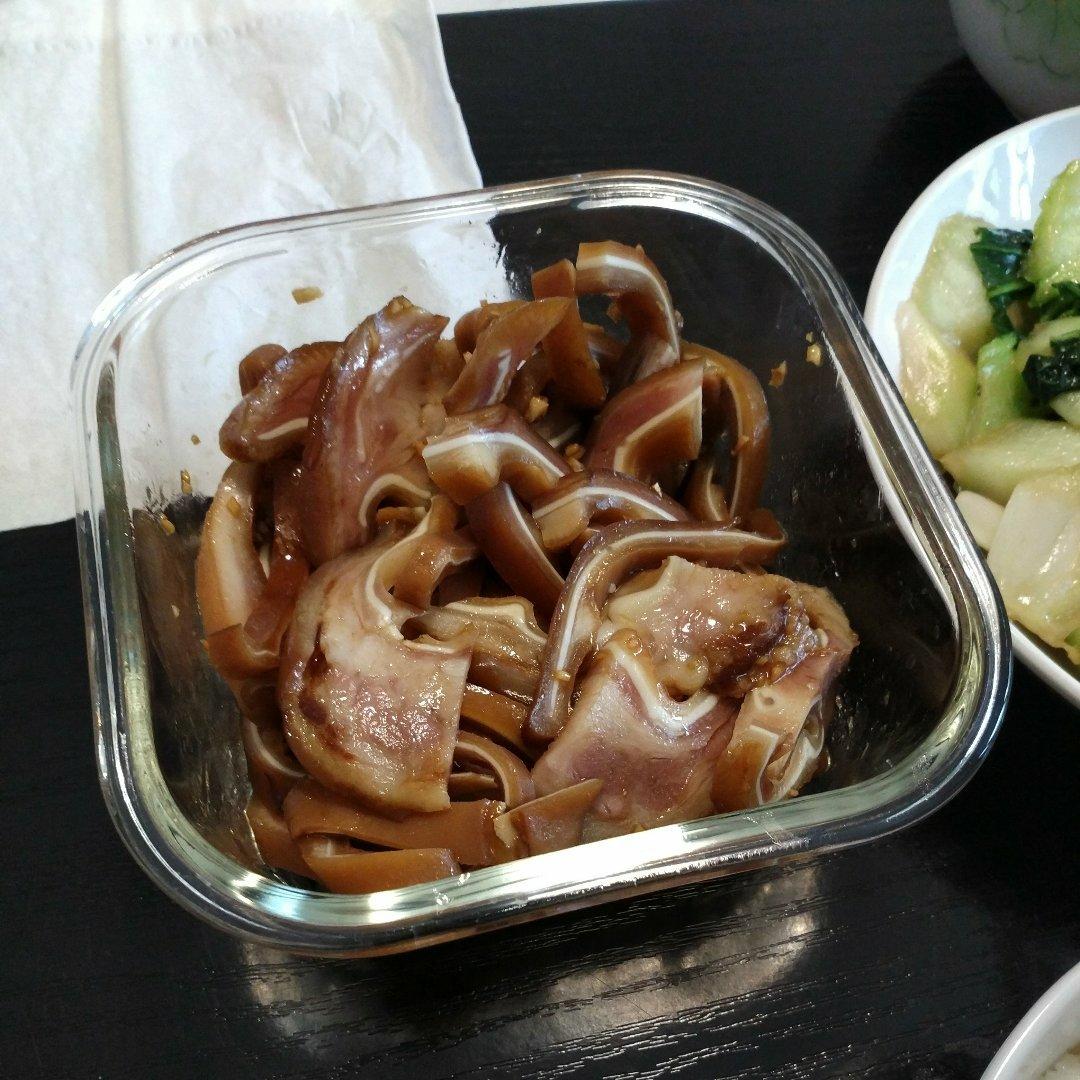 卤猪耳朵