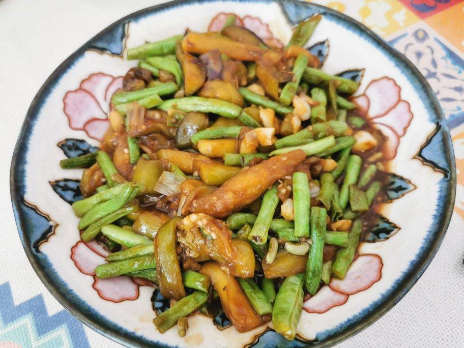 超级下饭的豆角烧茄子