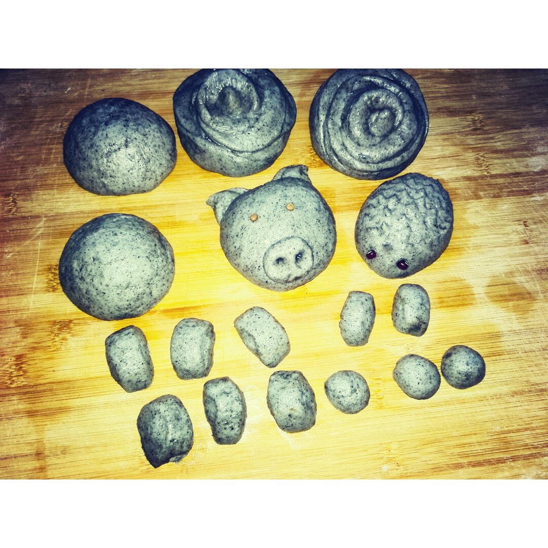 牛奶黑芝麻玫瑰馒头