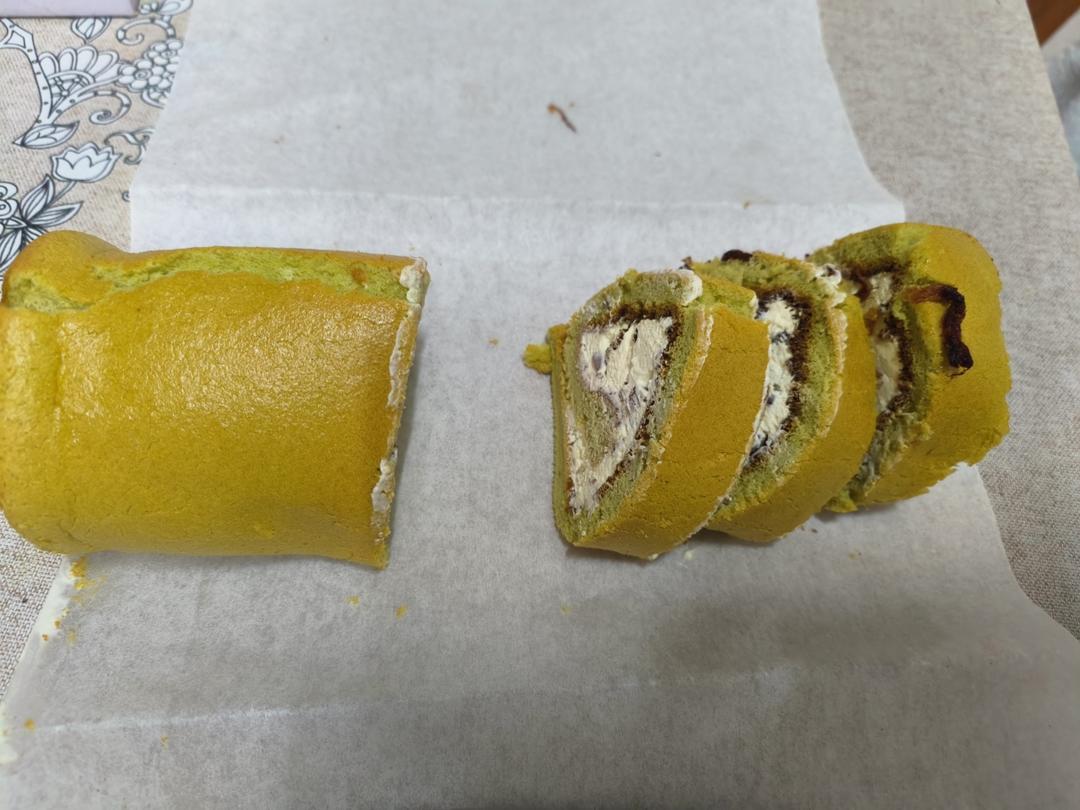 超详细的瑞士卷奶油蛋糕卷原味蛋糕卷的制作方法 饱满不掉皮不开裂（附模具换算方法）