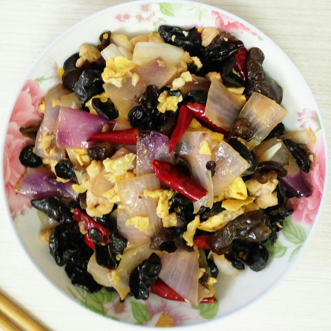 洋葱木耳鸡蛋炒肉