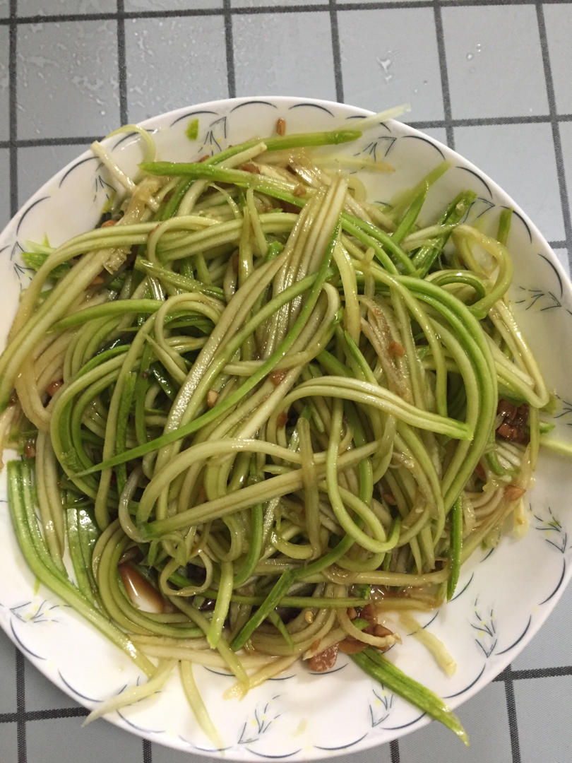 kk2003做的清爽凉拌西葫芦丝