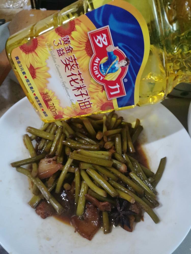 东北家常菜蒜苔炒肉的做法