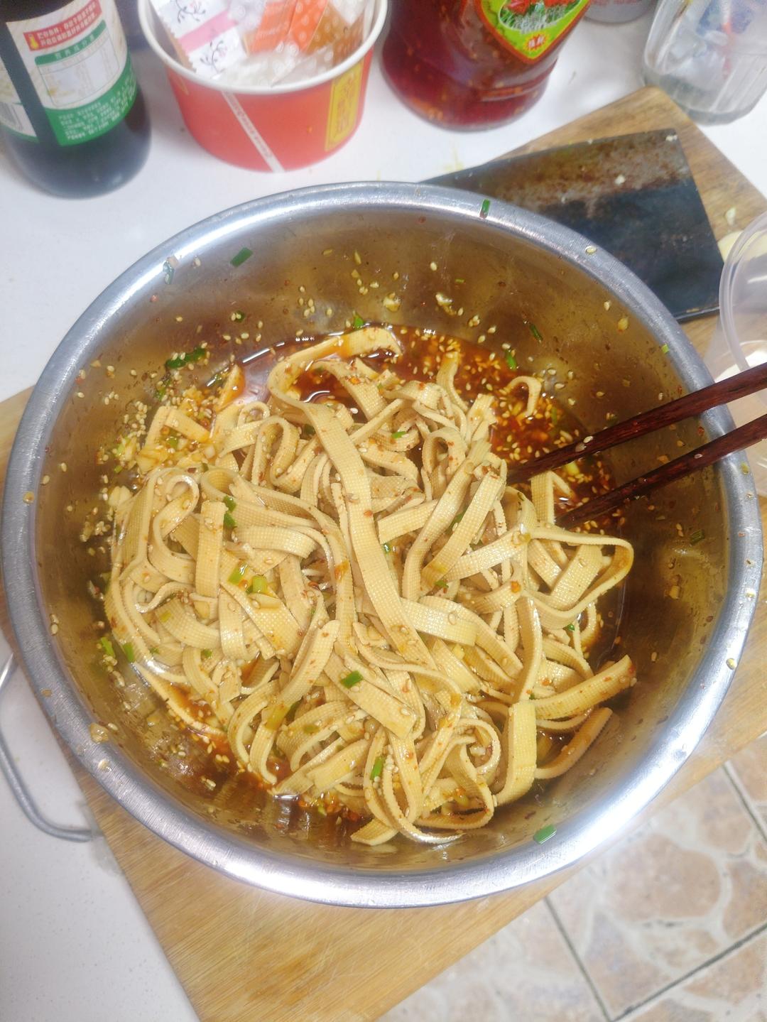 超级爽口开胃的凉拌豆皮