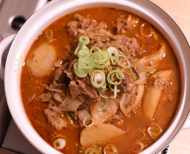 韩式土豆脊骨汤【山姆厨房】的做法