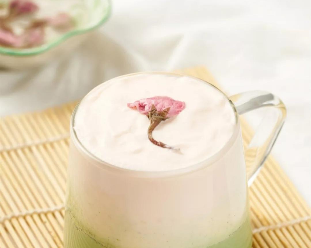 樱花奶盖抺茶拿铁