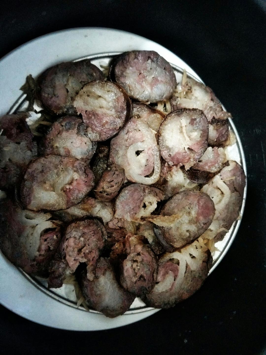 酸菜香肠的做法