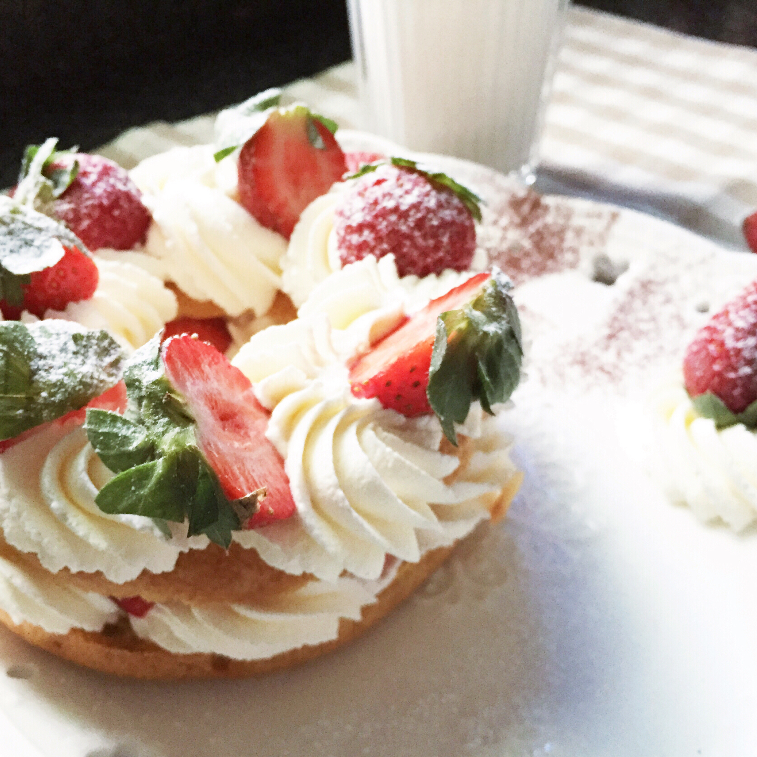 蘑菇蘑菇37做的草莓巴黎-布雷斯特泡芙