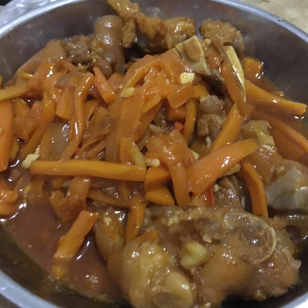 美味的家常菜：红烧猪蹄