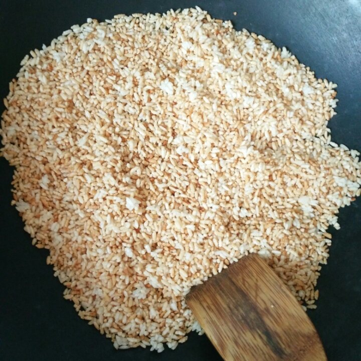 乌龟驮蜗牛做的炒米茶