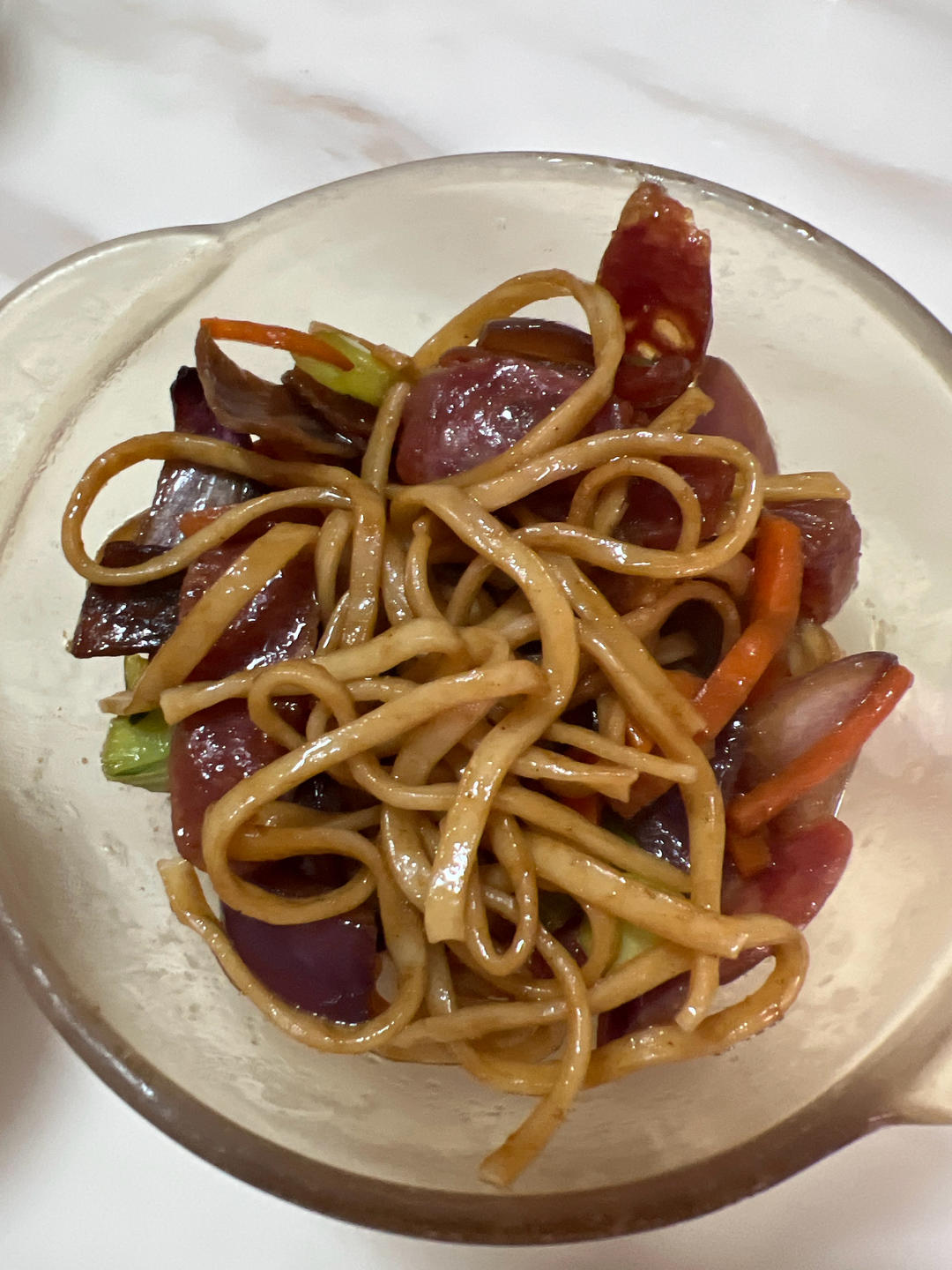 腊肠炒面/街头美食在家也能做/自制鸡蛋面