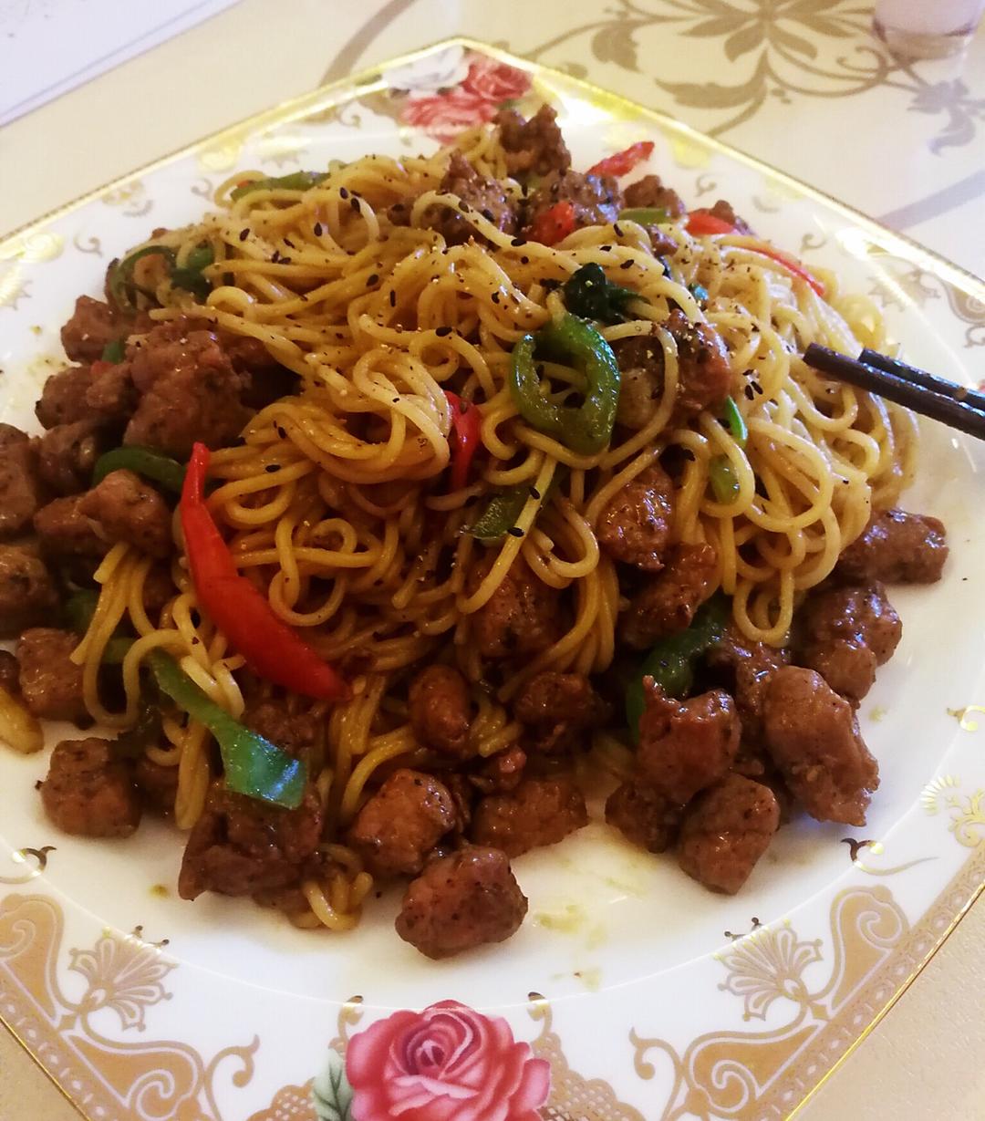 黑椒牛肉炒面