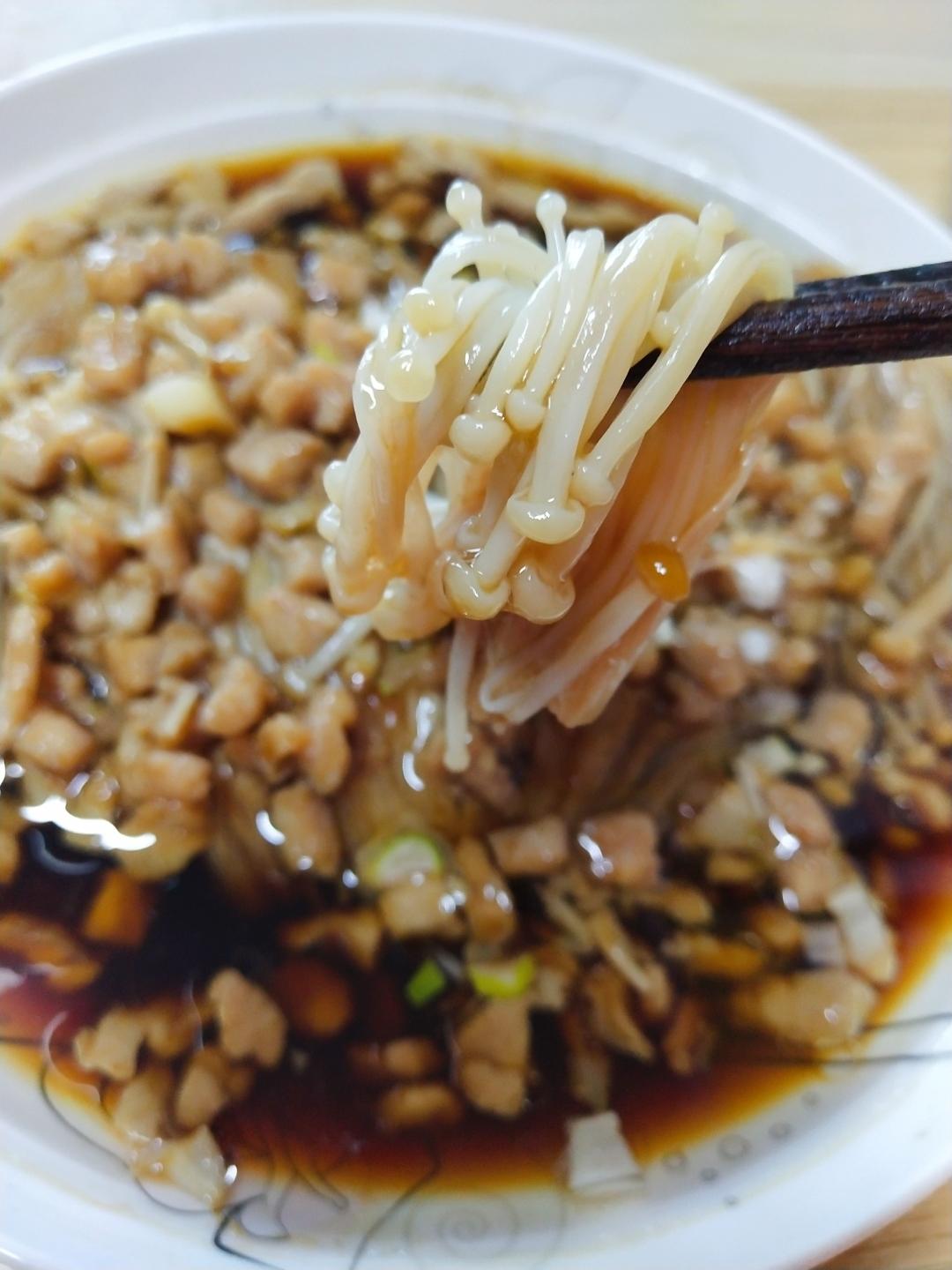 金针菇这样做孩子爱吃