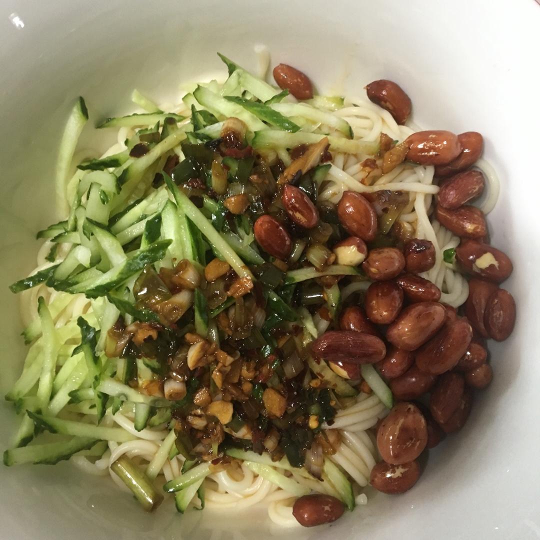 超简单的酸辣凉拌面