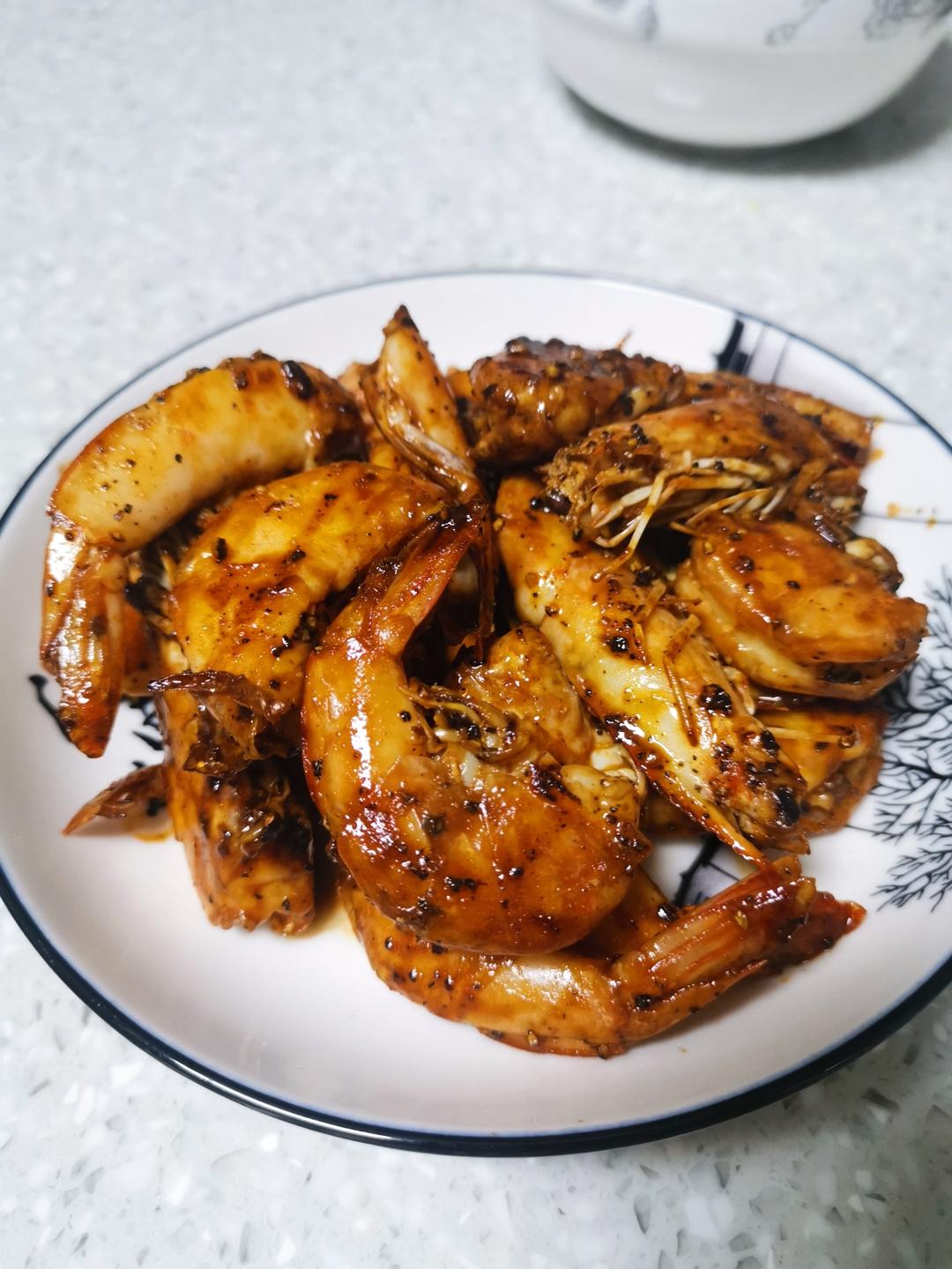 懒人版“胡椒虾”，没有秘诀没有特别调料超简单超好味而且适合宴客