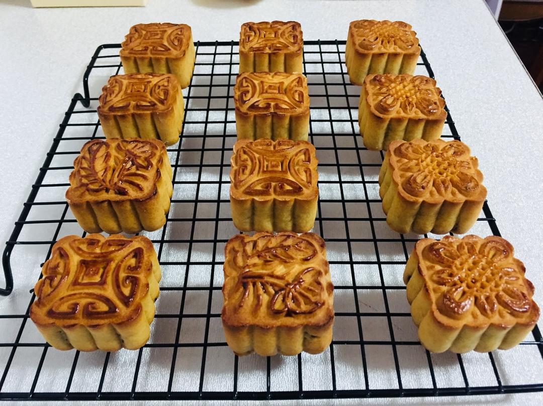 广式月饼—蛋黄莲蓉月饼