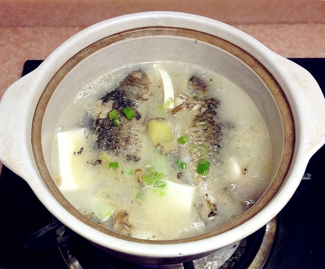 奶白鲫鱼豆腐汤
