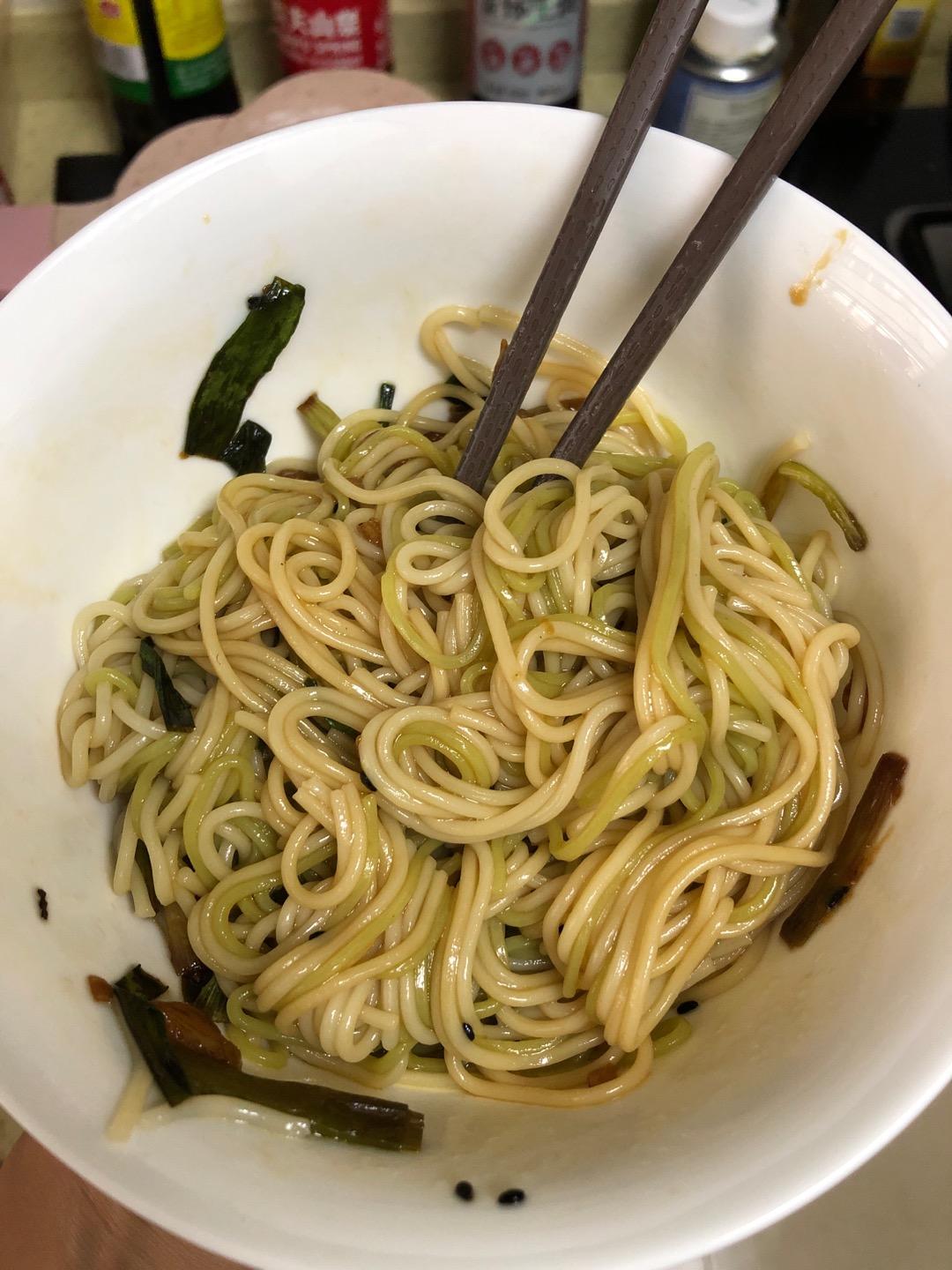 10分钟搞定的一碗葱油拌面