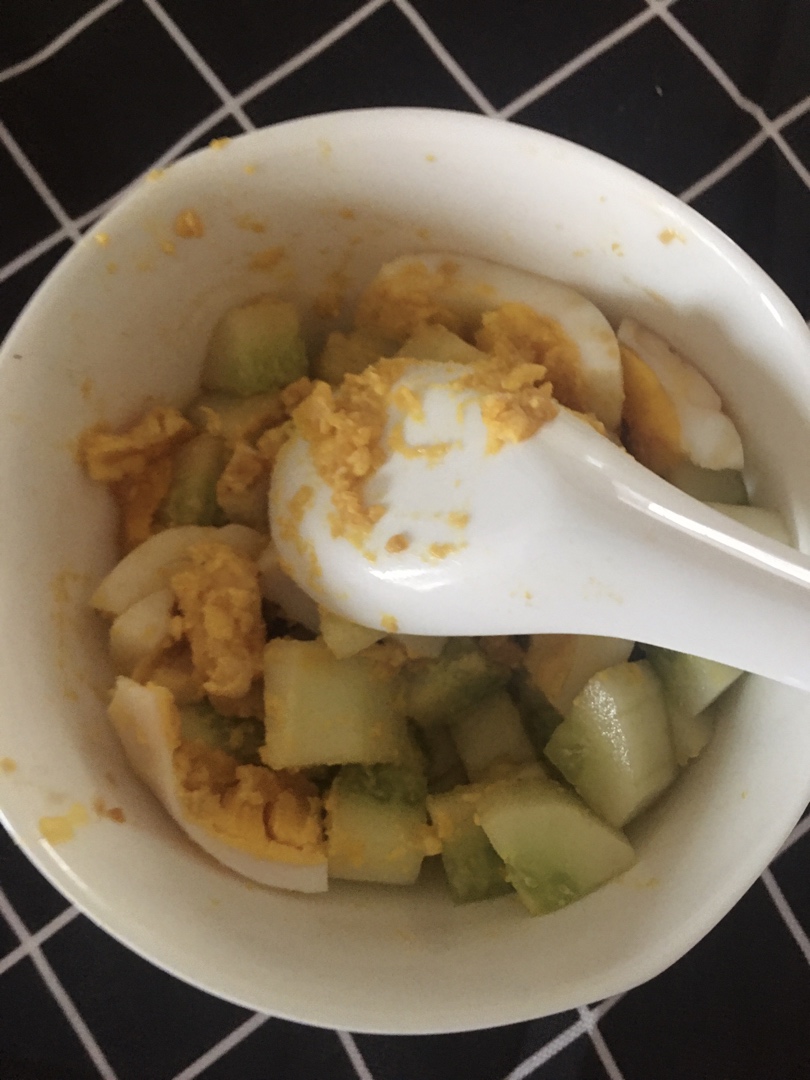 范志红健康餐—鸡蛋黄瓜丁沙拉