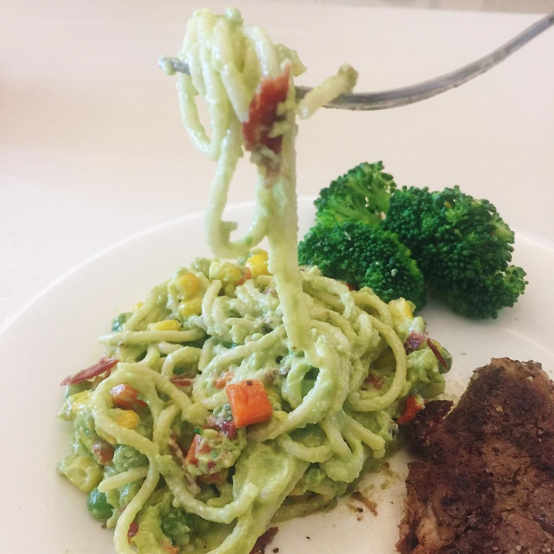 小清新牛油果火腿意面