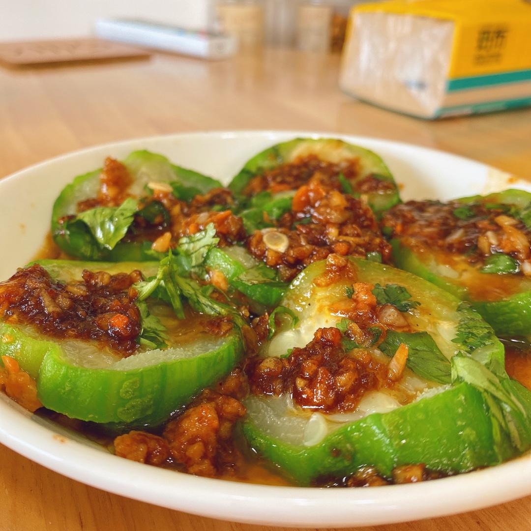 只需要五分钟就可以的美味蒜蓉蒸丝瓜