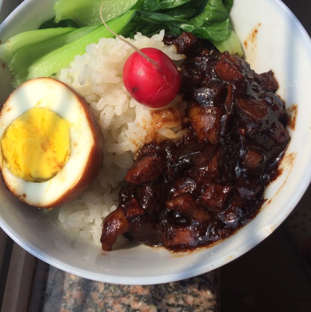 洋葱酥卤肉饭