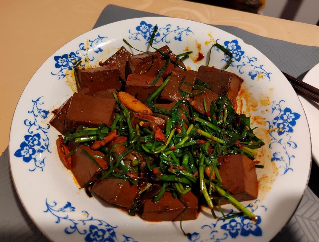 香辣韭菜炒鸭血