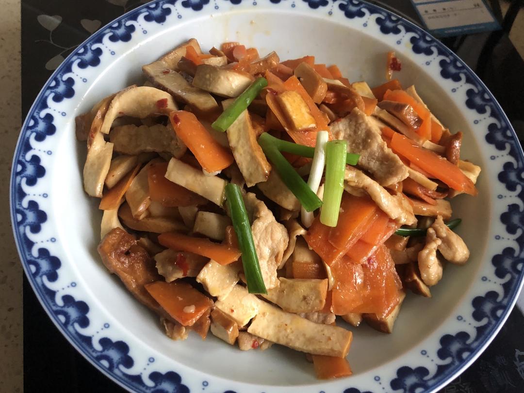 胡萝卜炒香干的做法