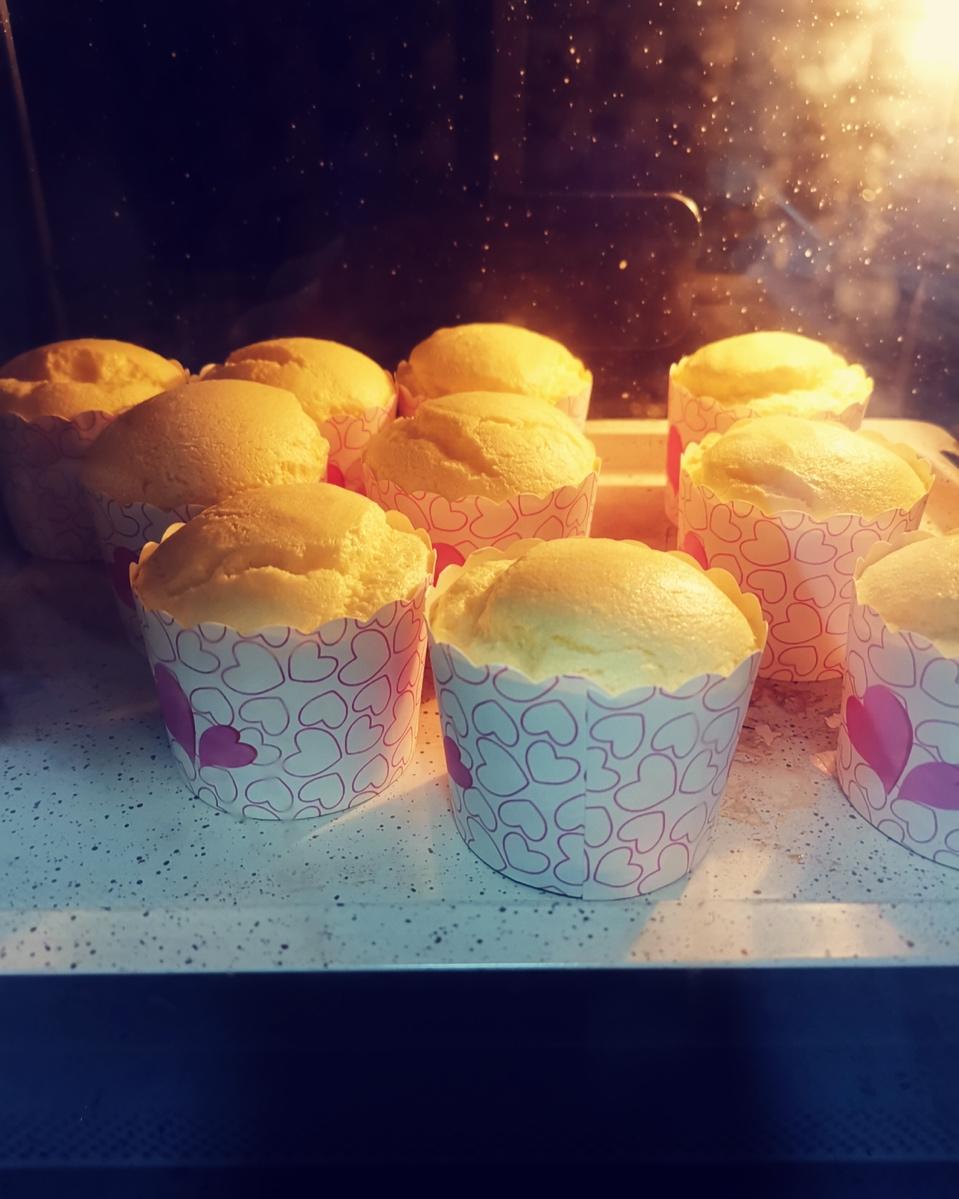 软绵绵的纸杯蛋糕
