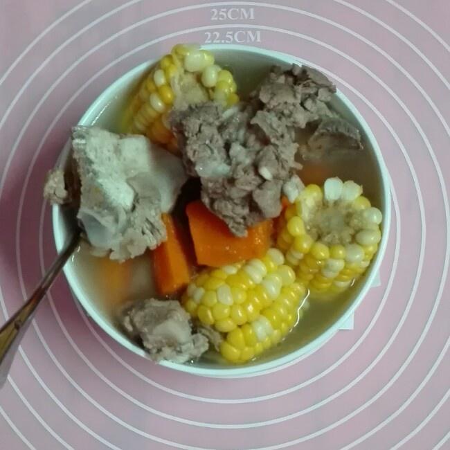 骨头玉米红萝卜汤