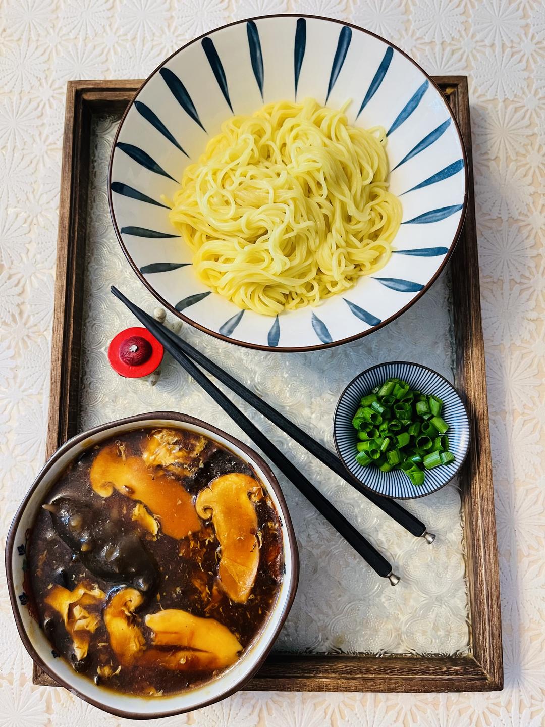 松茸海参打卤面的做法