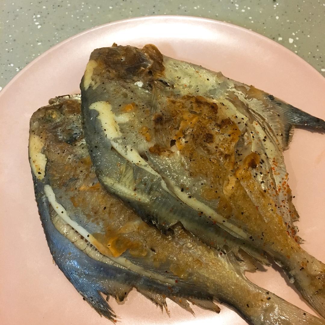 干煎椒盐鲳鱼
