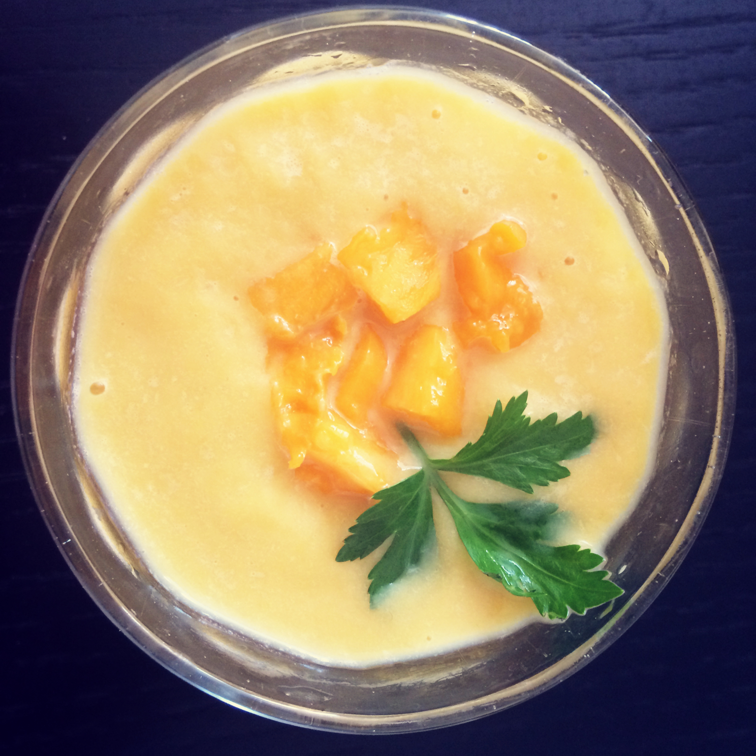 芒果牛油果奶昔 iveya做的芒果牛油果奶昔