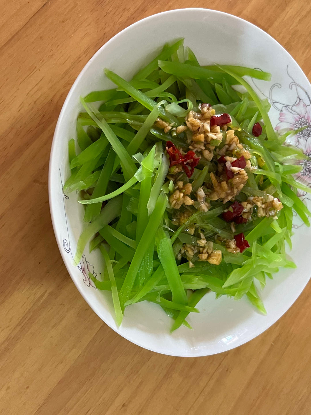 10分钟搞定的快手凉拌菜，清脆爽口的凉拌莴笋丝