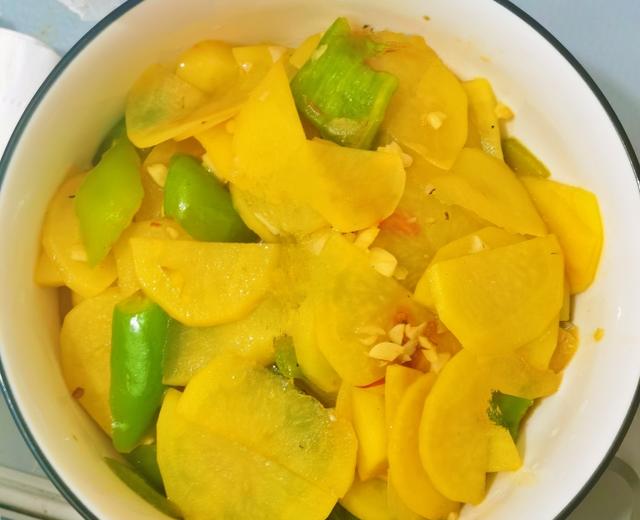 比肉都好吃的🔥青椒炒土豆片‼️的做法