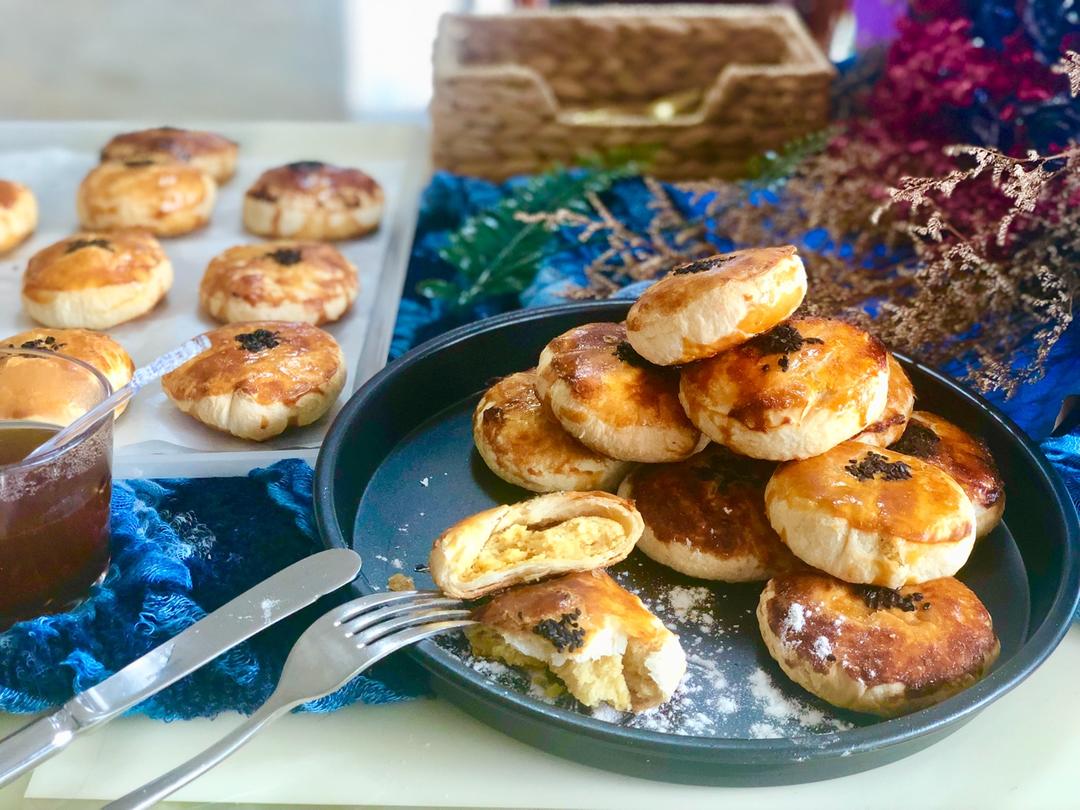 酥掉渣金沙绿豆饼