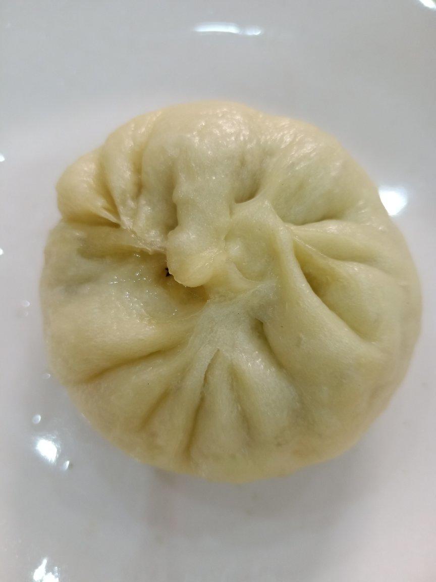 一口吃到很多肉的酱肉包
