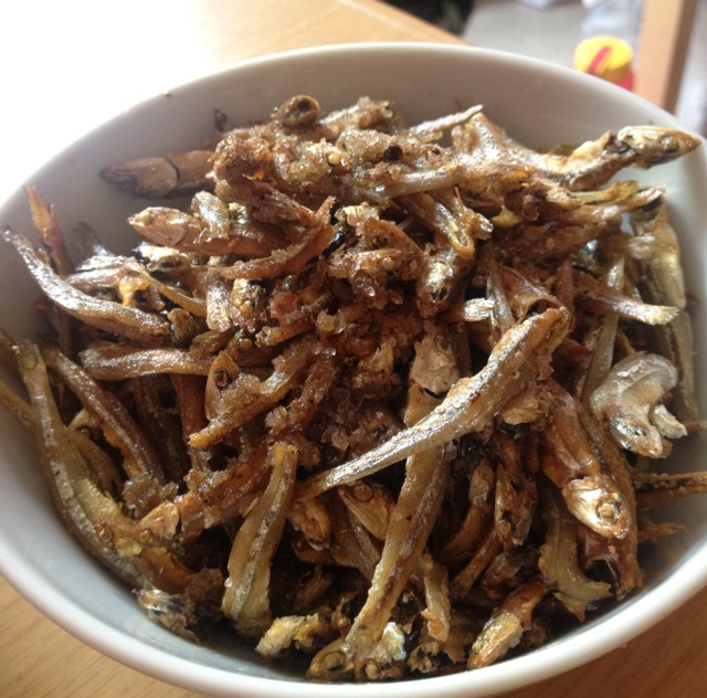 小鸡小鸭过家家做的炸江鱼仔