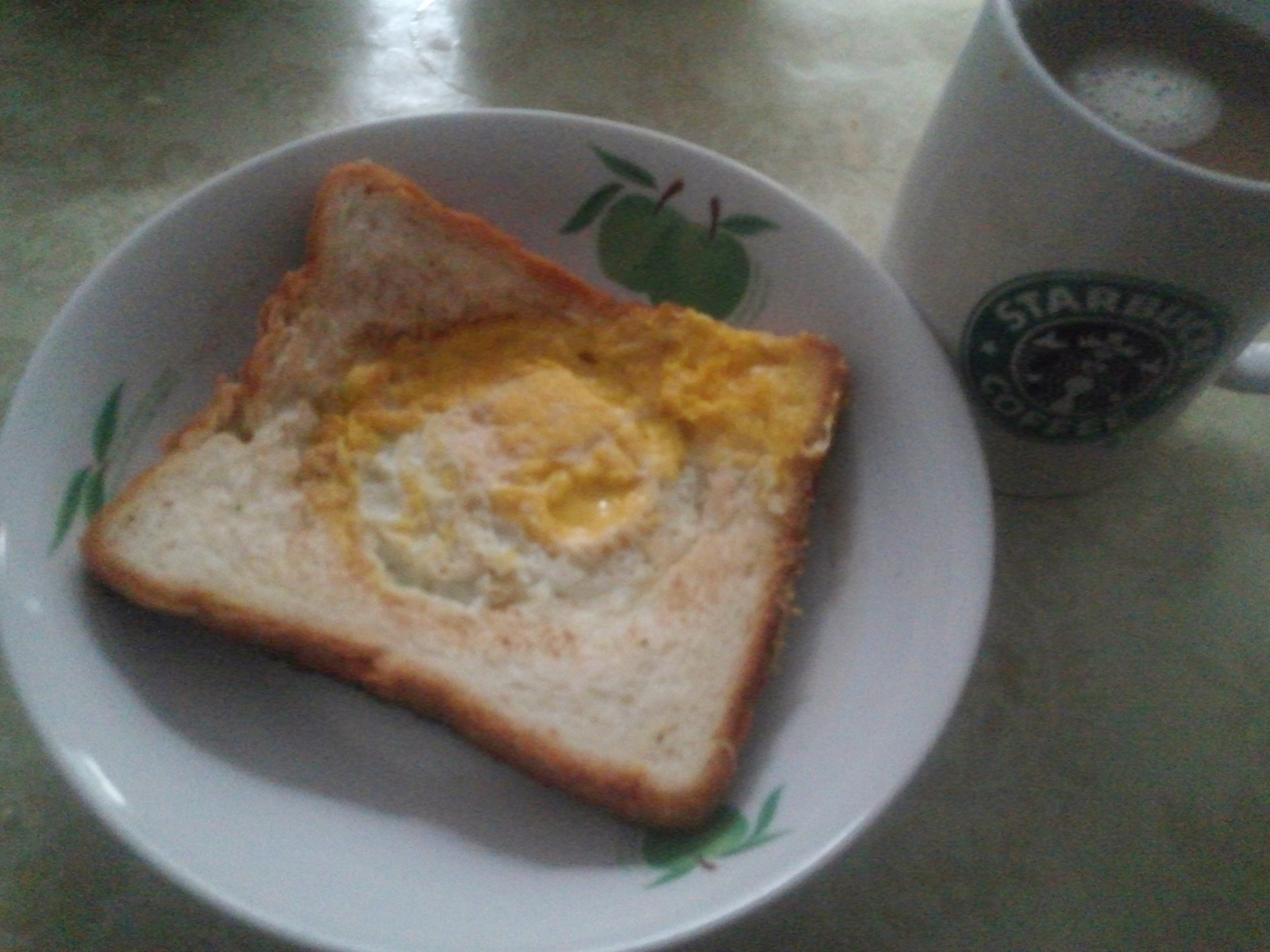 土司煎蛋 Egg-in-a-hole