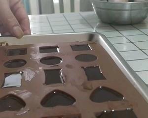 【自制🈚糖（纯天然代糖）的巧克力系列】（之三）不含糖、牛奶、奶油的纯黑巧的制作的做法 步骤15