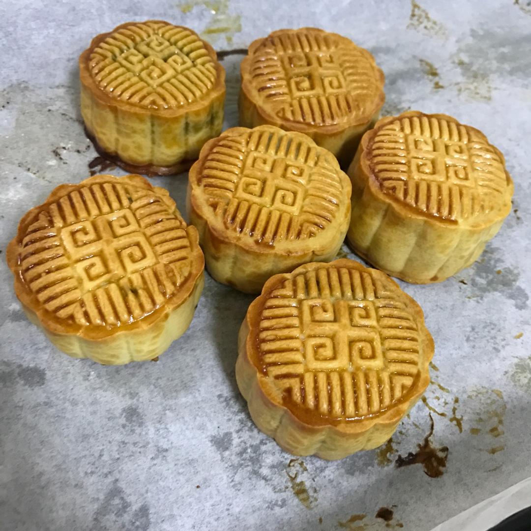 广式月饼—蛋黄莲蓉月饼