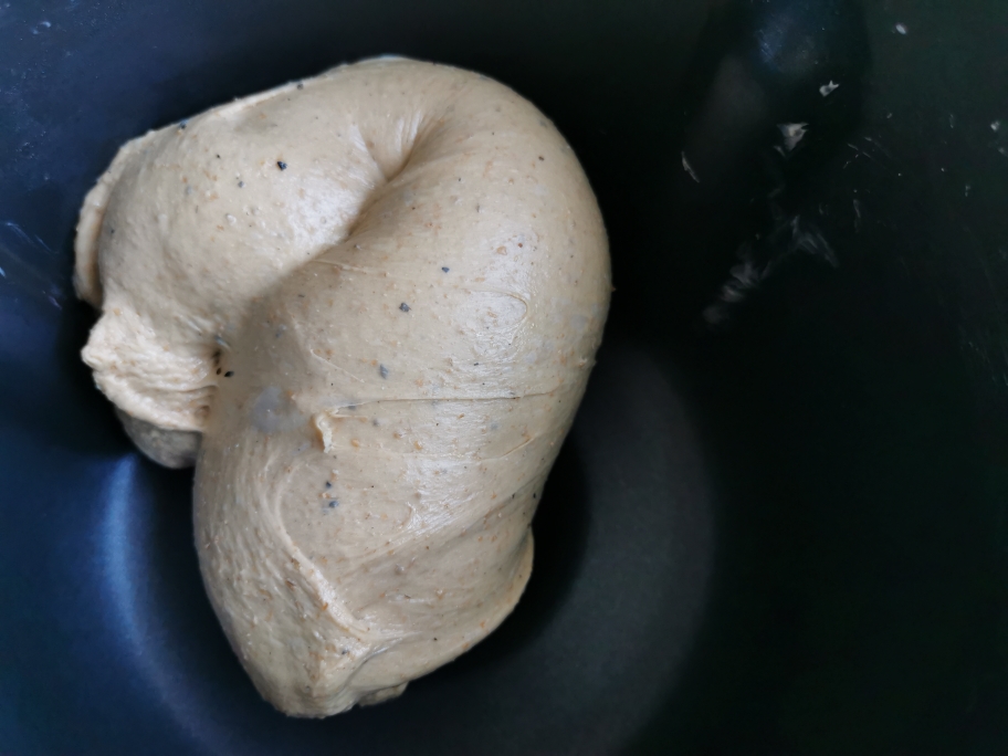 超软全麦吐司（一次发酵，液体量大，王后硬红高筋粉和T150全麦粉）的做法 步骤5
