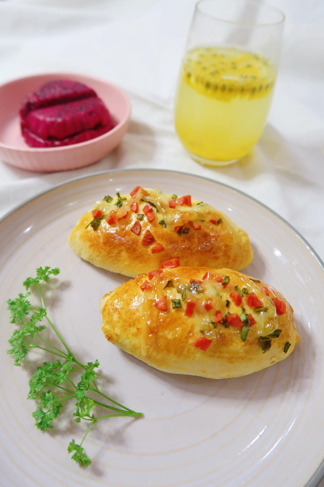 蛋糕店的香葱火腿肉松面包