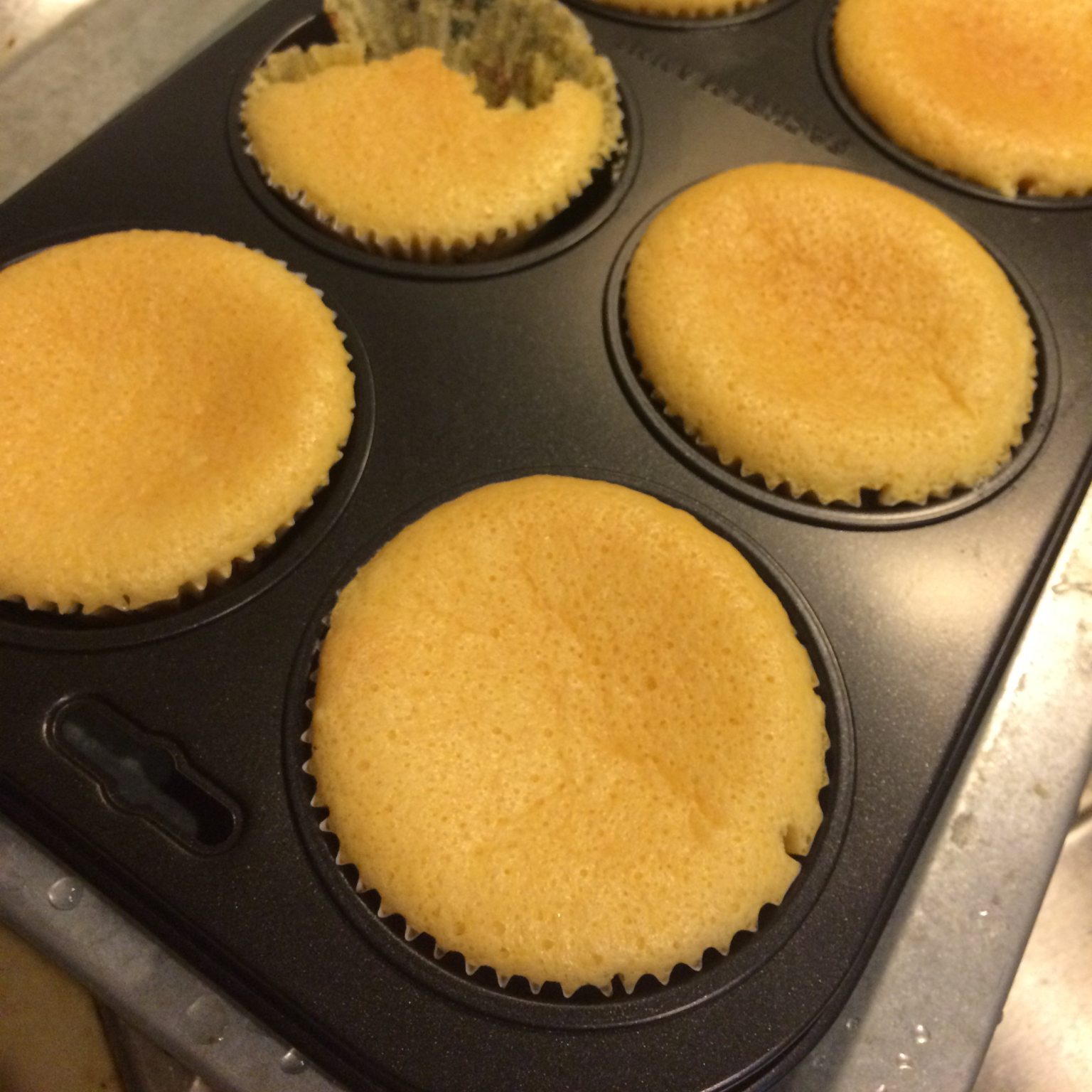 消耗淡奶油之作——淡奶油小蛋糕