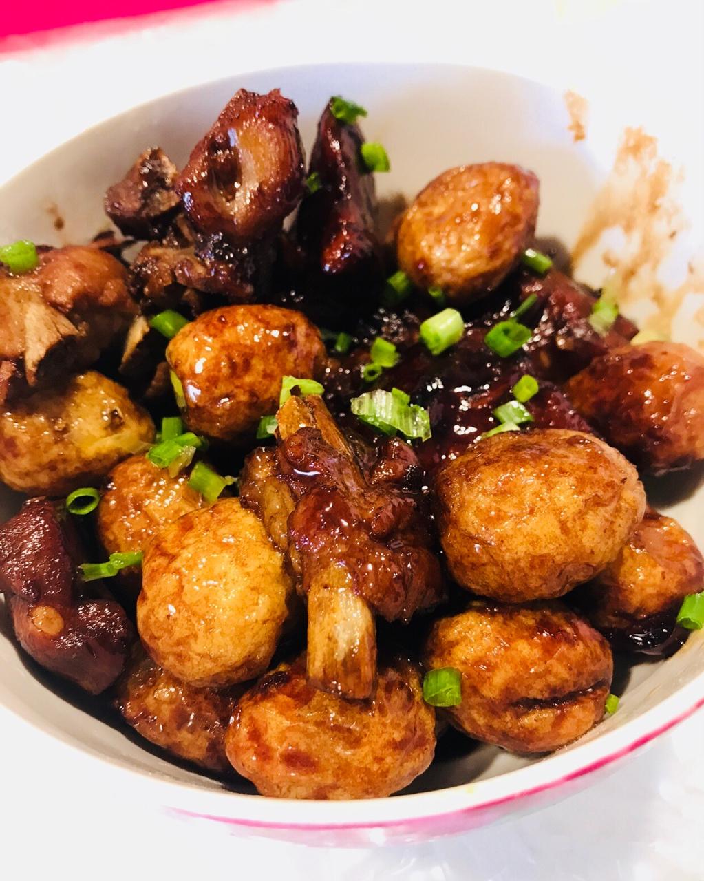 鹌鹑蛋红烧排骨