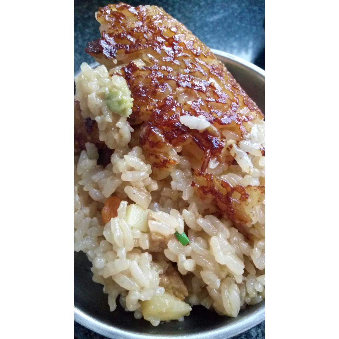 电饭煲 电饭煲焖腊味糯米饭 欢乐主妇做的电饭煲焖腊味糯米饭