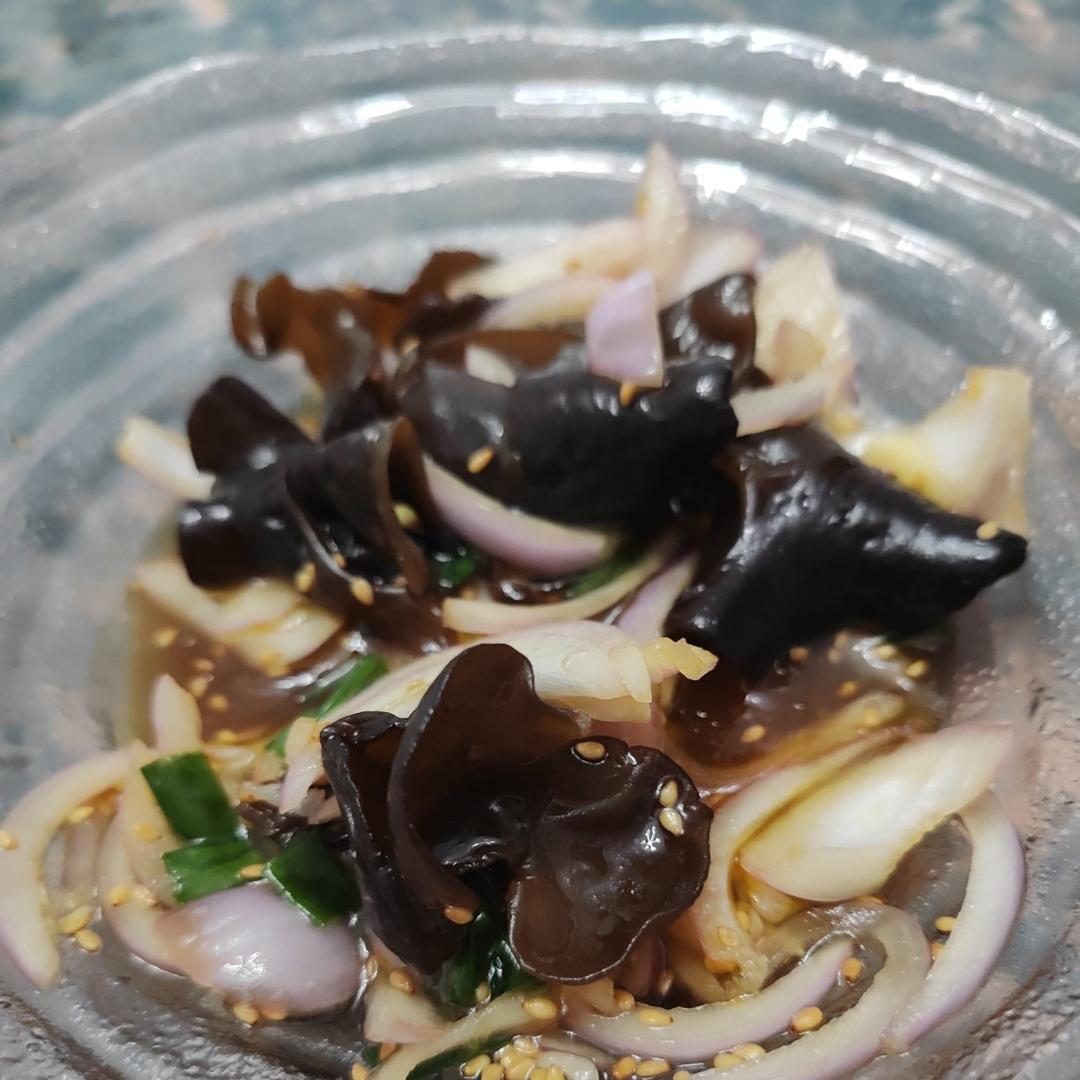 洋葱拌木耳